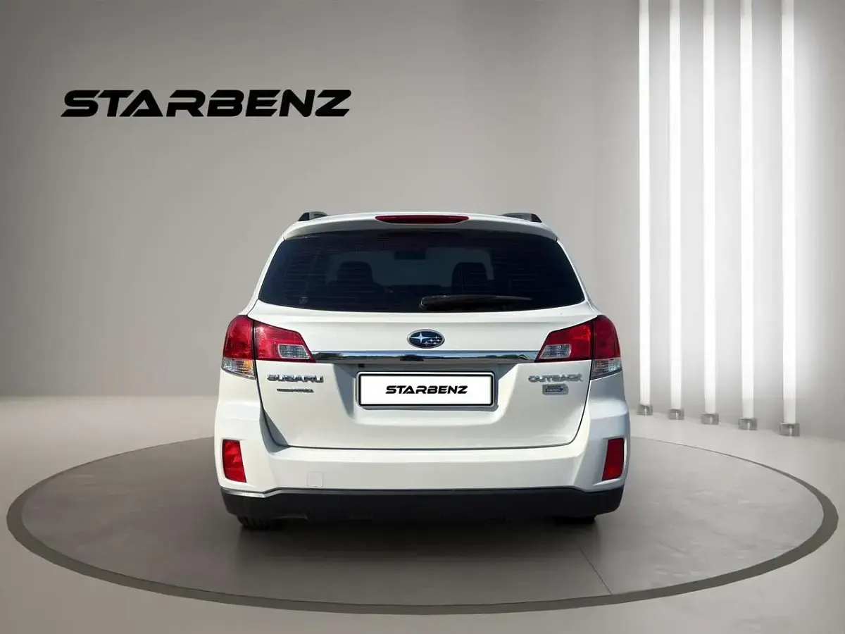 Usata Subaru Outback 150 CV (110 kW) 2014 Bianco Station wagon