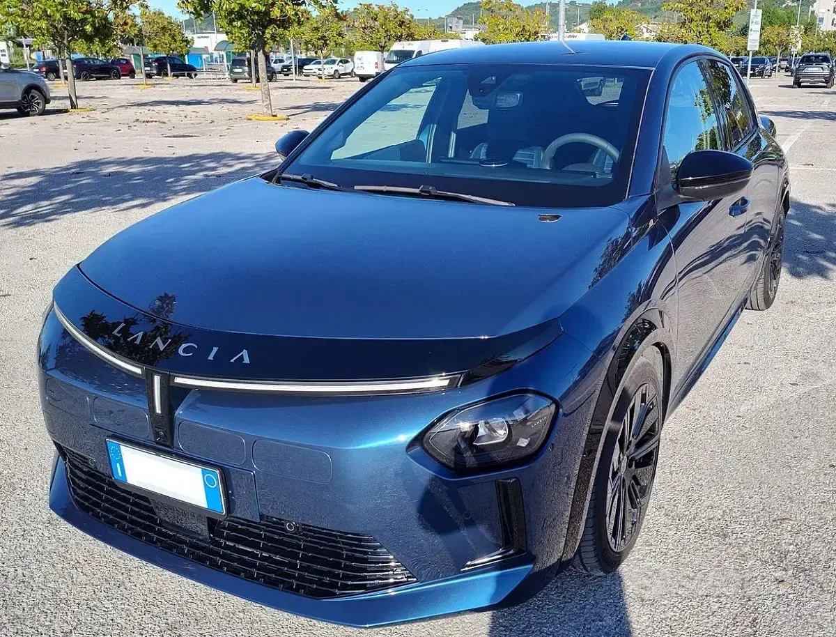 Usata Lancia Ypsilon 114 kW (156 CV) 2026 Utilitaria