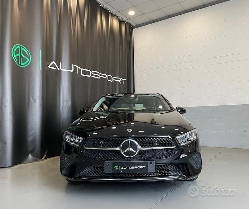 Usata Mercedes A200 Advanced 163 CV (119 kW) 2023 Nero Berlina