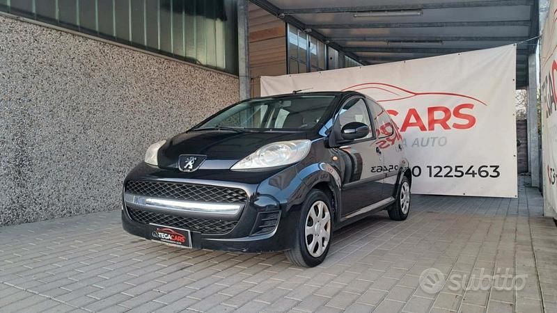 Usata Peugeot 107 68 CV (50 kW) 2010 Nero Utilitaria