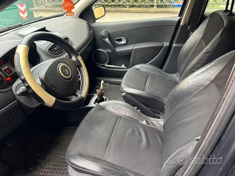 Usata Renault Clio II 75 CV (55 kW) 2007 Bianco Berlina