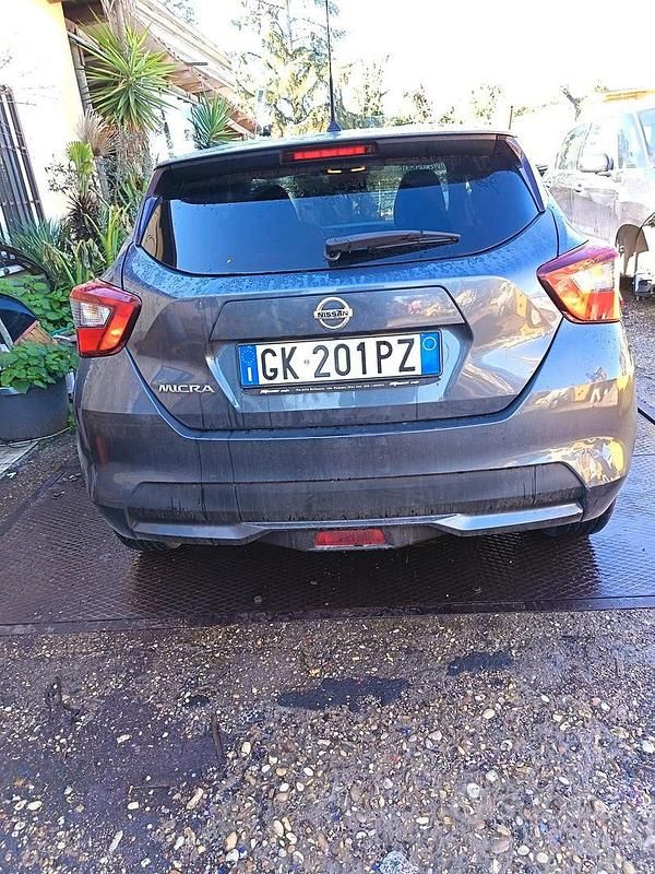 Usata Nissan Micra Tekna 122 CV (89 kW) 2018 Grigio Utilitaria