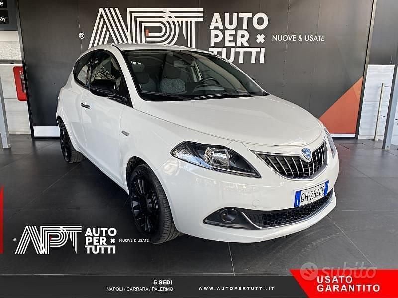 Usata Lancia Ypsilon Silver 70 CV (51 kW) 2022 Bianco Utilitaria