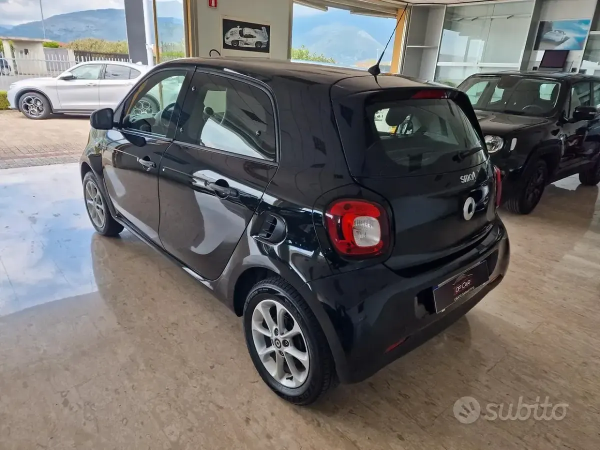 Usata Smart ForFour 71 CV (52 kW) 2015 Nero Utilitaria