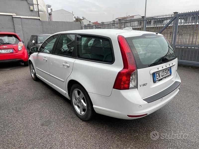 Usata Volvo V50 115 CV (84 kW) 2012 Bianco Station wagon