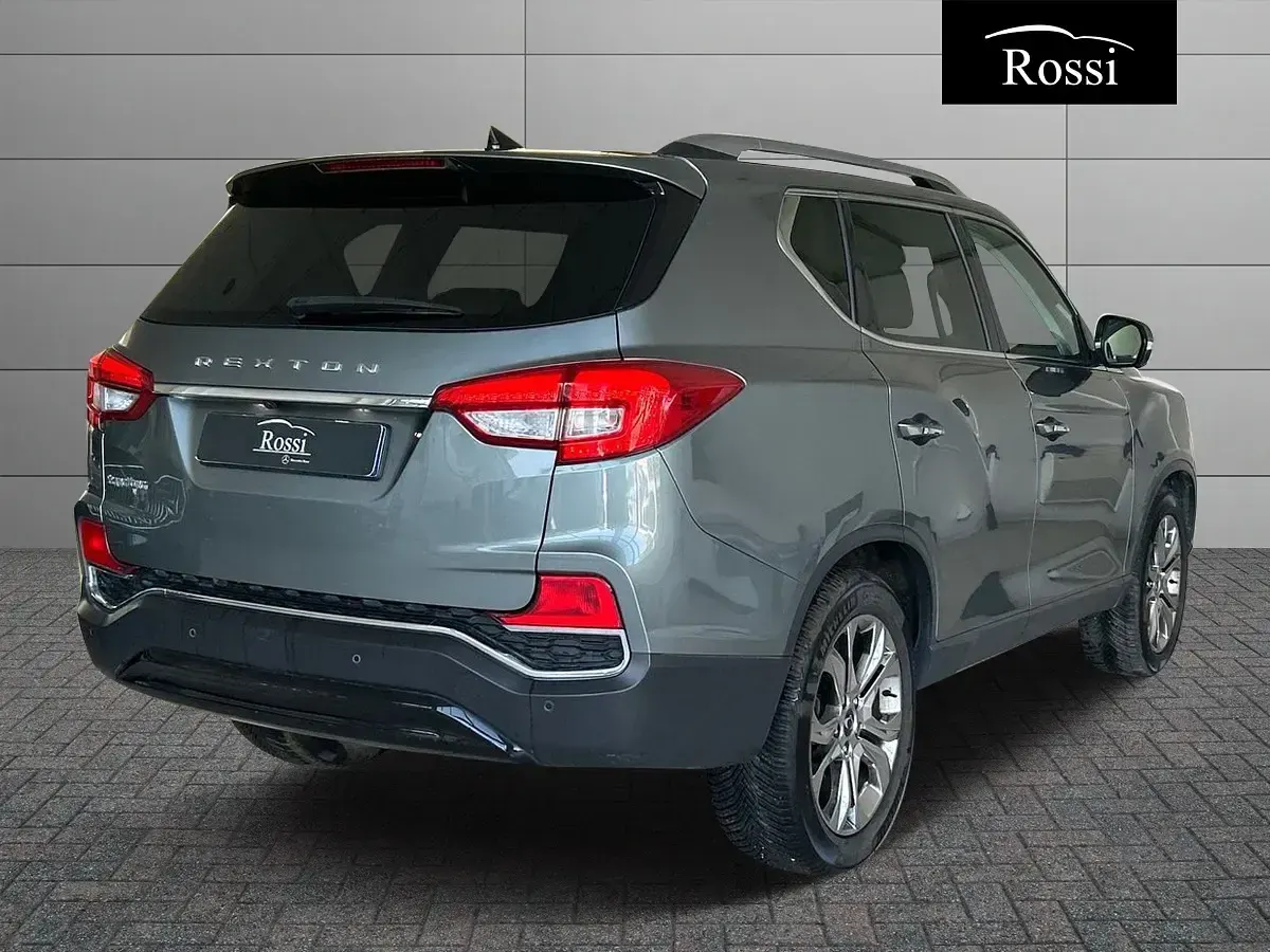 Usata SsangYong Rexton 181 CV (133 kW) 2018 Grigio medio metallizzato SUV