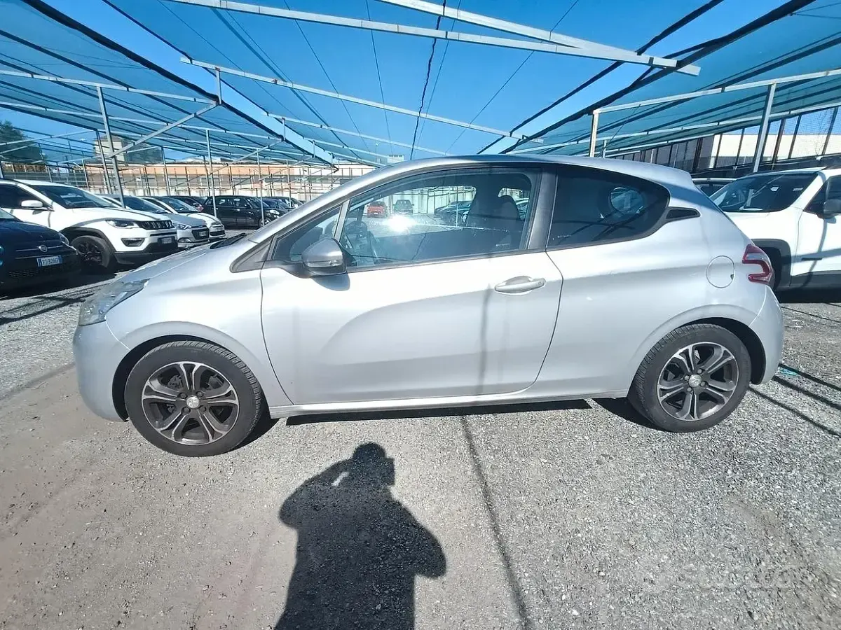 Usata Peugeot 208 Active 82 CV (60 kW) 2014 Grigio Utilitaria