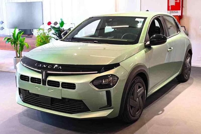 Verde Nuova 2025 Lancia Ypsilon Utilitaria | 18.450 € (Super prezzo) - Immagine 1/4