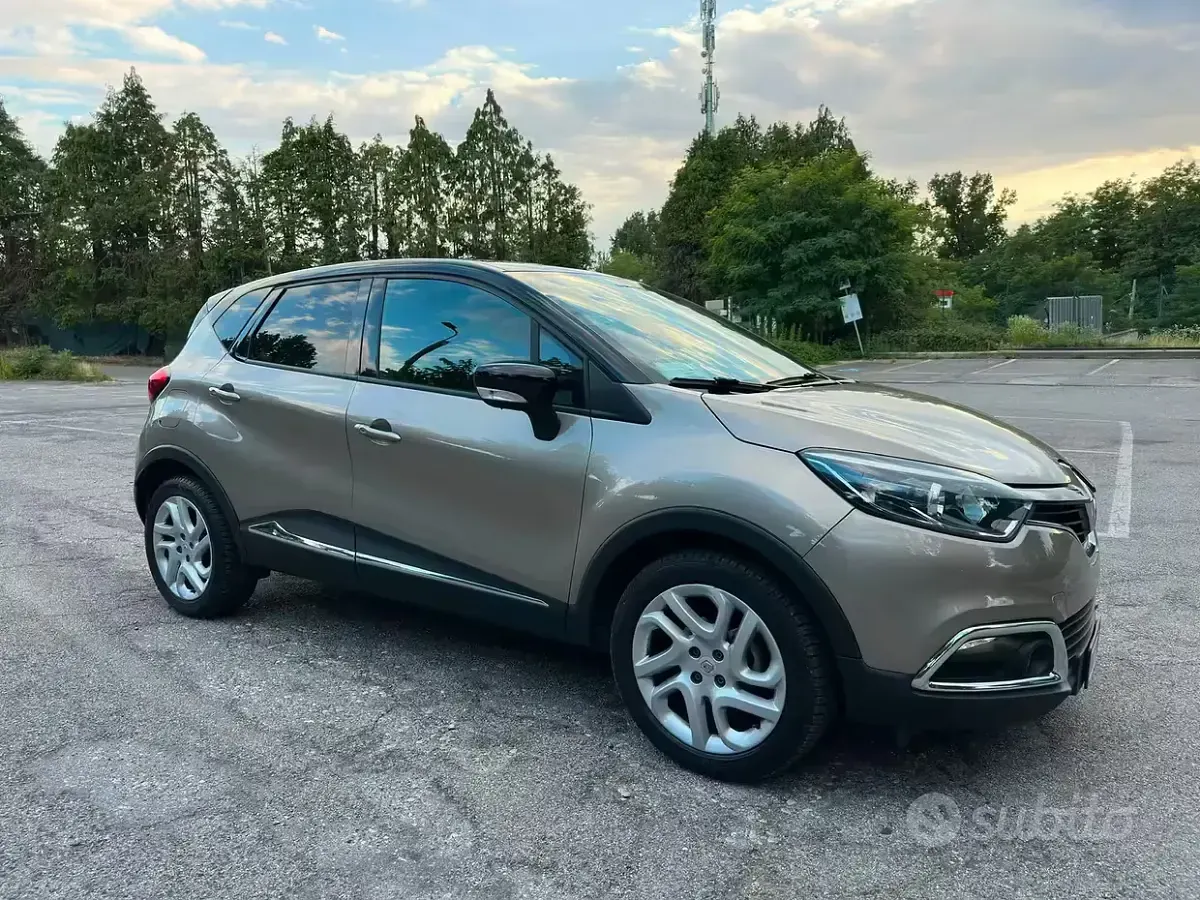 Usata Renault Captur 90 CV (66 kW) 2014 Giallo SUV