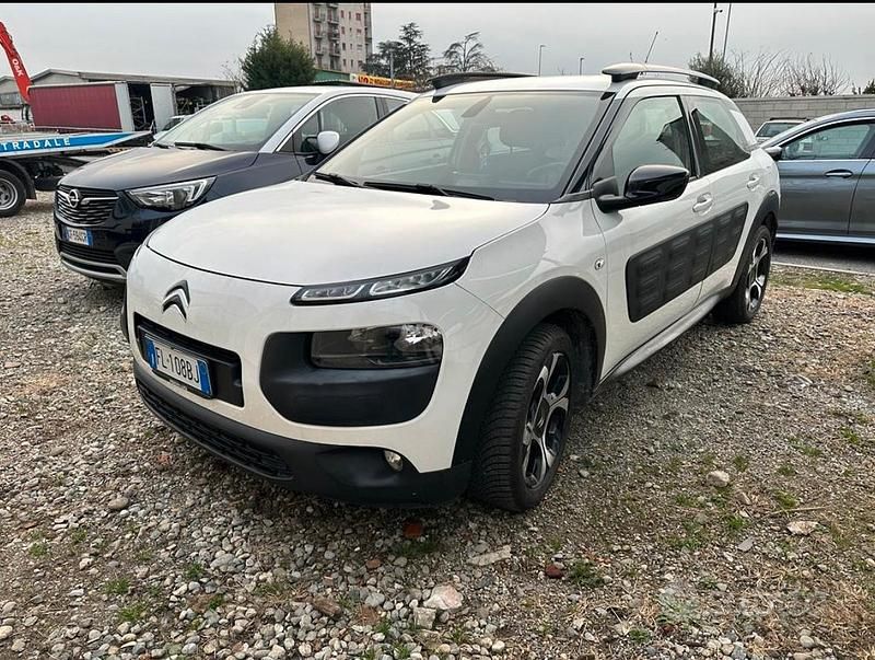 Usata Citroën C4 Cactus PureTech 82 CV (60 kW) 2017 Bianco Utilitaria