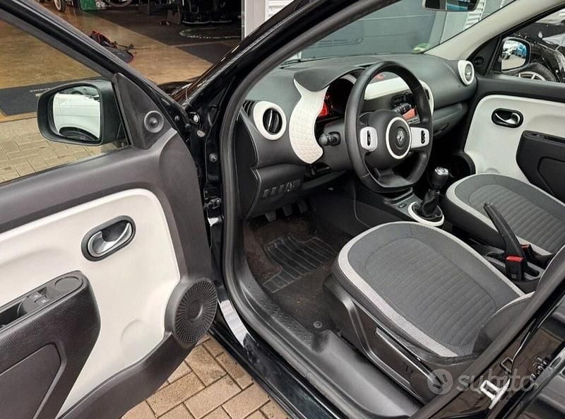 Usata Renault Twingo LIMITED 65 CV (47 kW) 2021 Nero Utilitaria