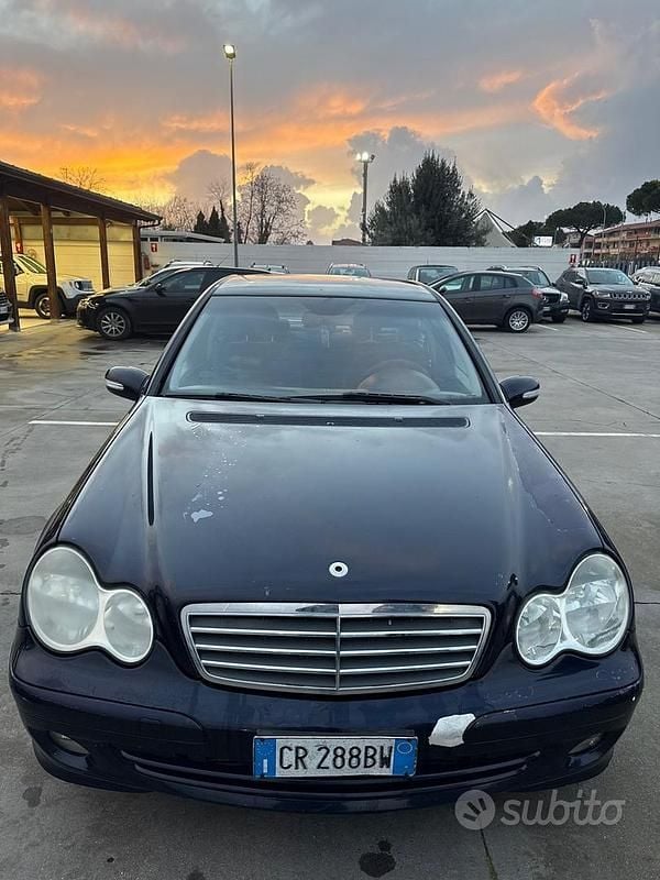 Usata Mercedes C220 143 CV (105 kW) 2004 Blu Berlina