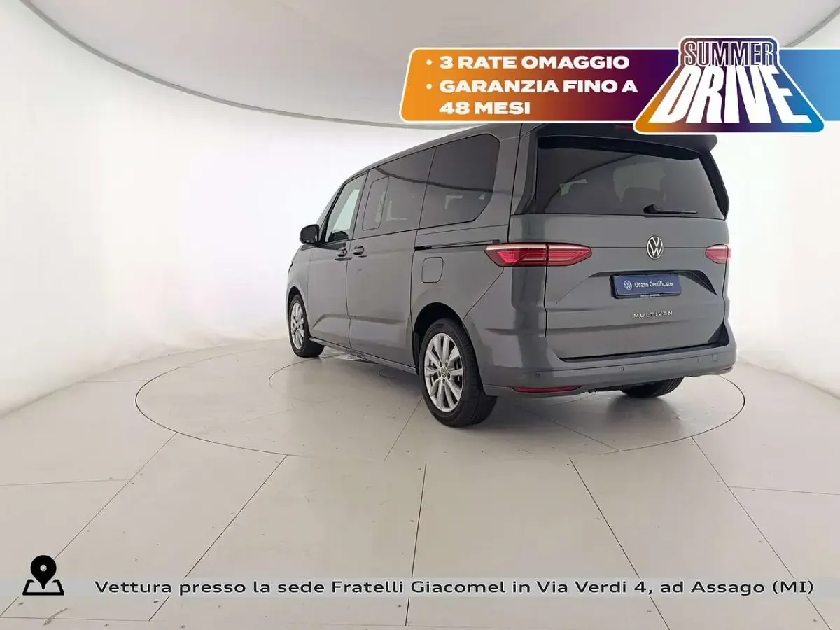Usata VW Multivan Life 150 CV (110 kW) 2023 Gray Monovolume