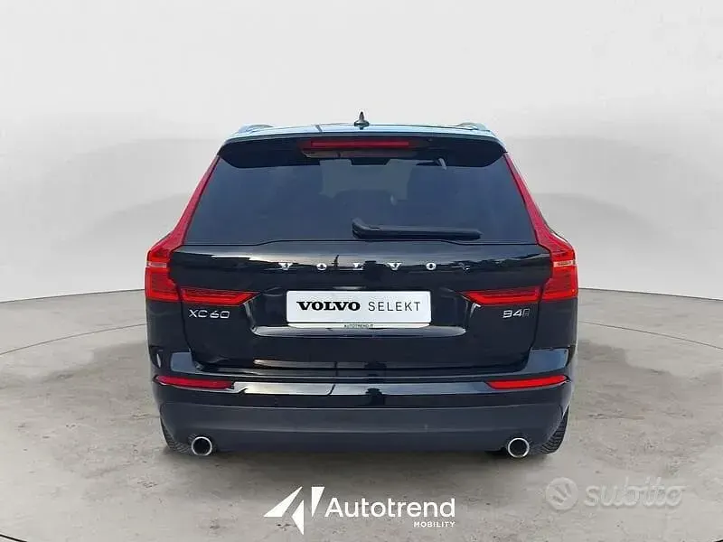 Usata Volvo XC60 Momentum 197 CV (144 kW) 2021 Nero SUV