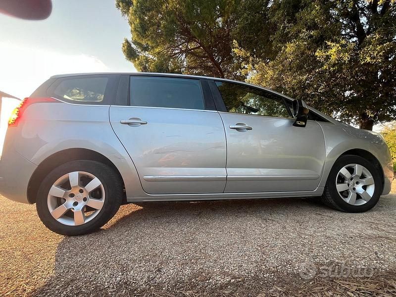 Usata Peugeot 5008 Active 112 CV (82 kW) 2012 Grigio Berlina