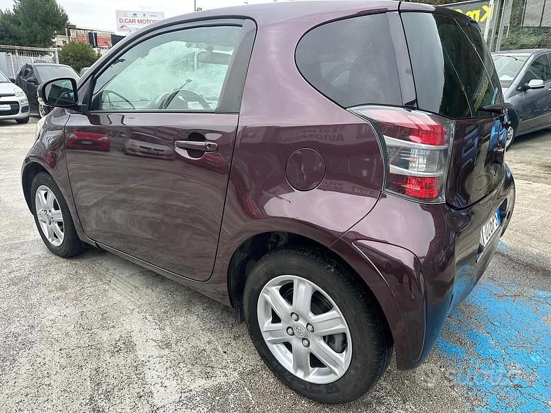 Usata Toyota iQ 68 CV (50 kW) 2009 Grigio Utilitaria