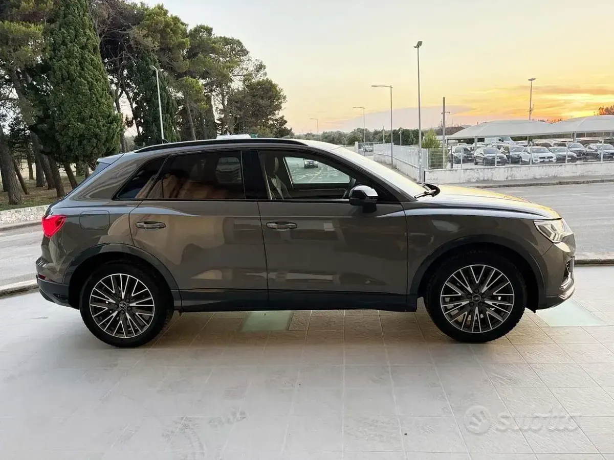Usata Audi Q3 Advanced 150 CV (110 kW) 2023 Grigio scuro SUV