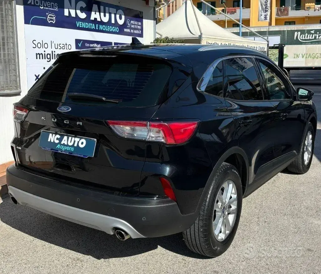 Usata Ford Kuga Titanium 120 CV (88 kW) 2021 Nero SUV