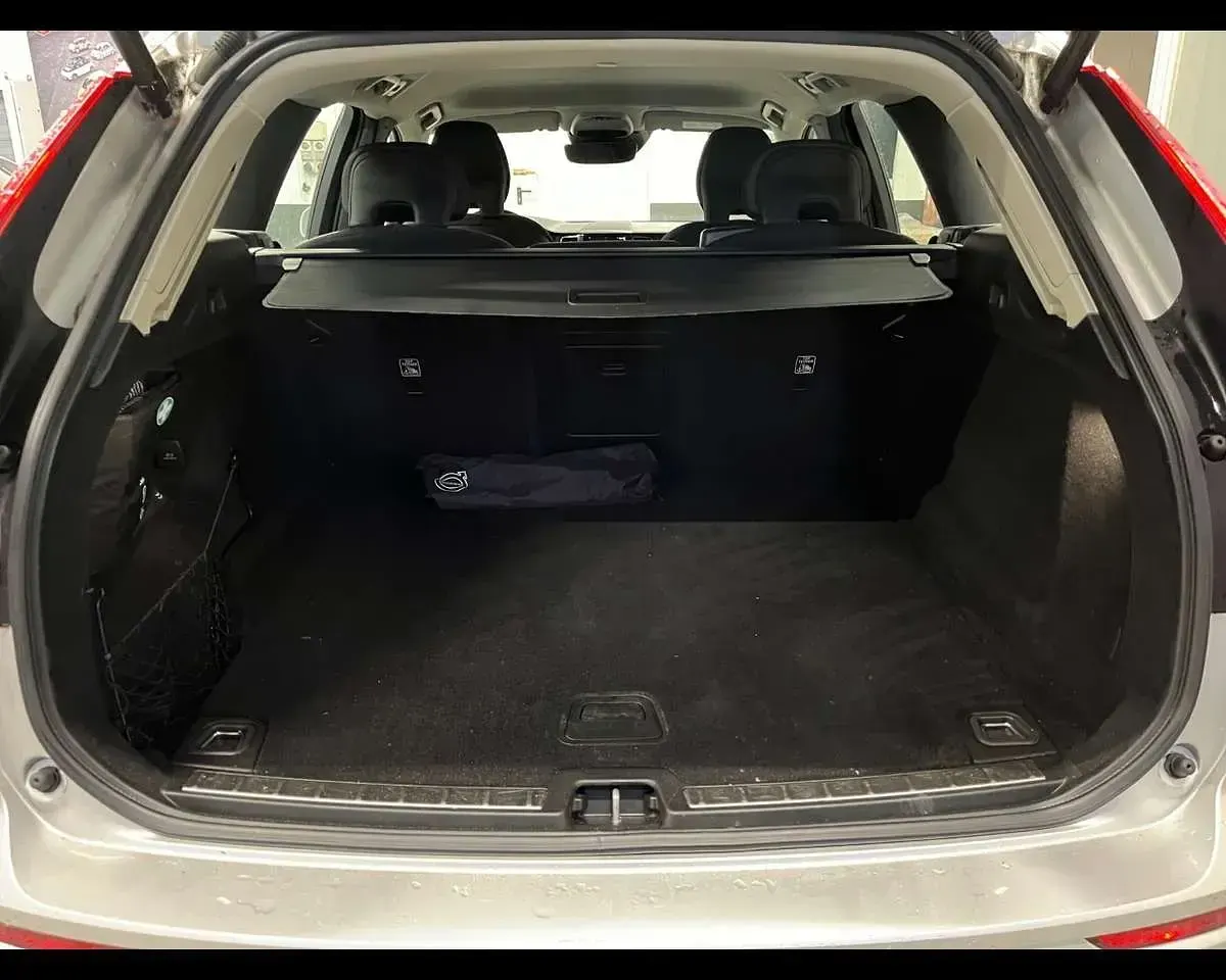 Usata Volvo XC60 Business Edition 235 CV (172 kW) 2019 Grigio met. SUV