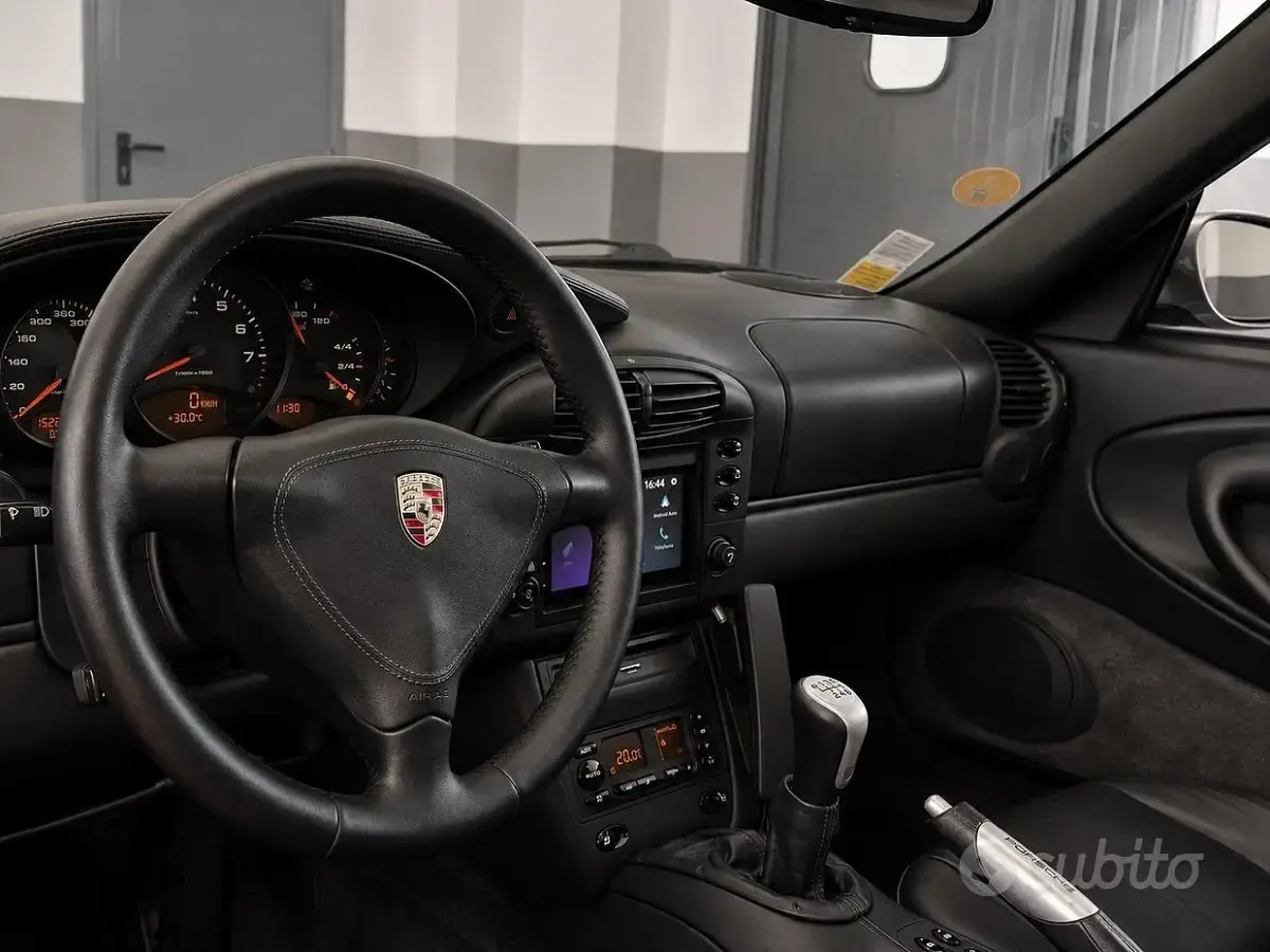 Usata Porsche 911 Carrera 300 CV (220 kW) 2001 Grigio Coupé