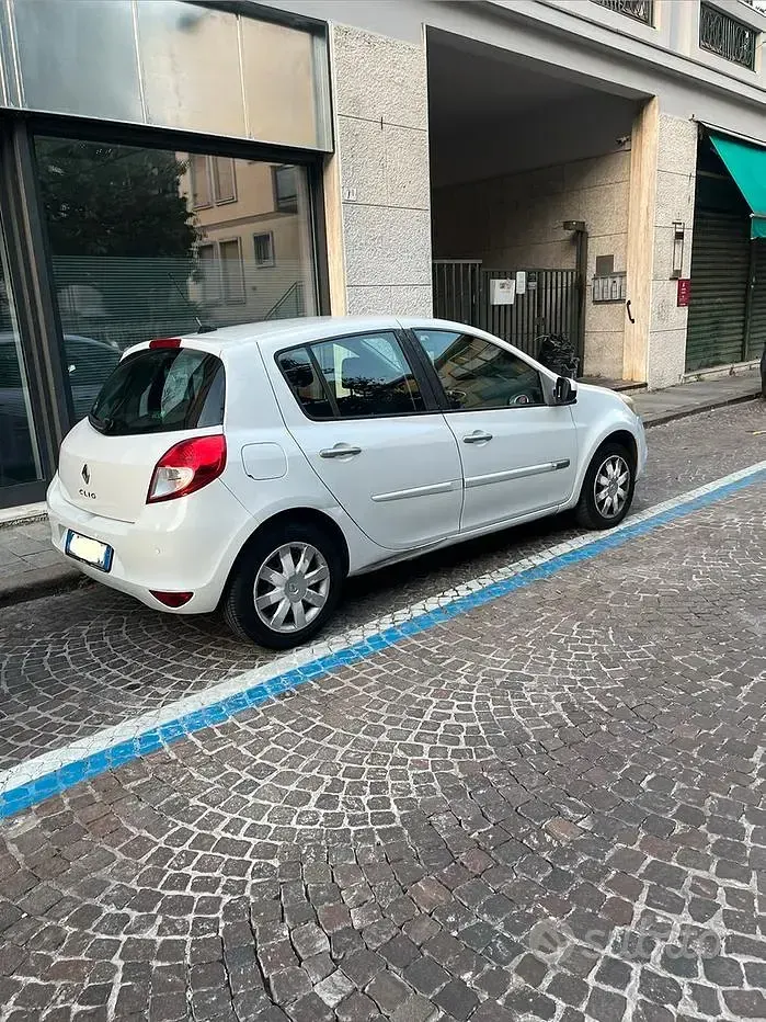 Usata Renault Clio II 58 CV (42 kW) 2010 Bianco Berlina