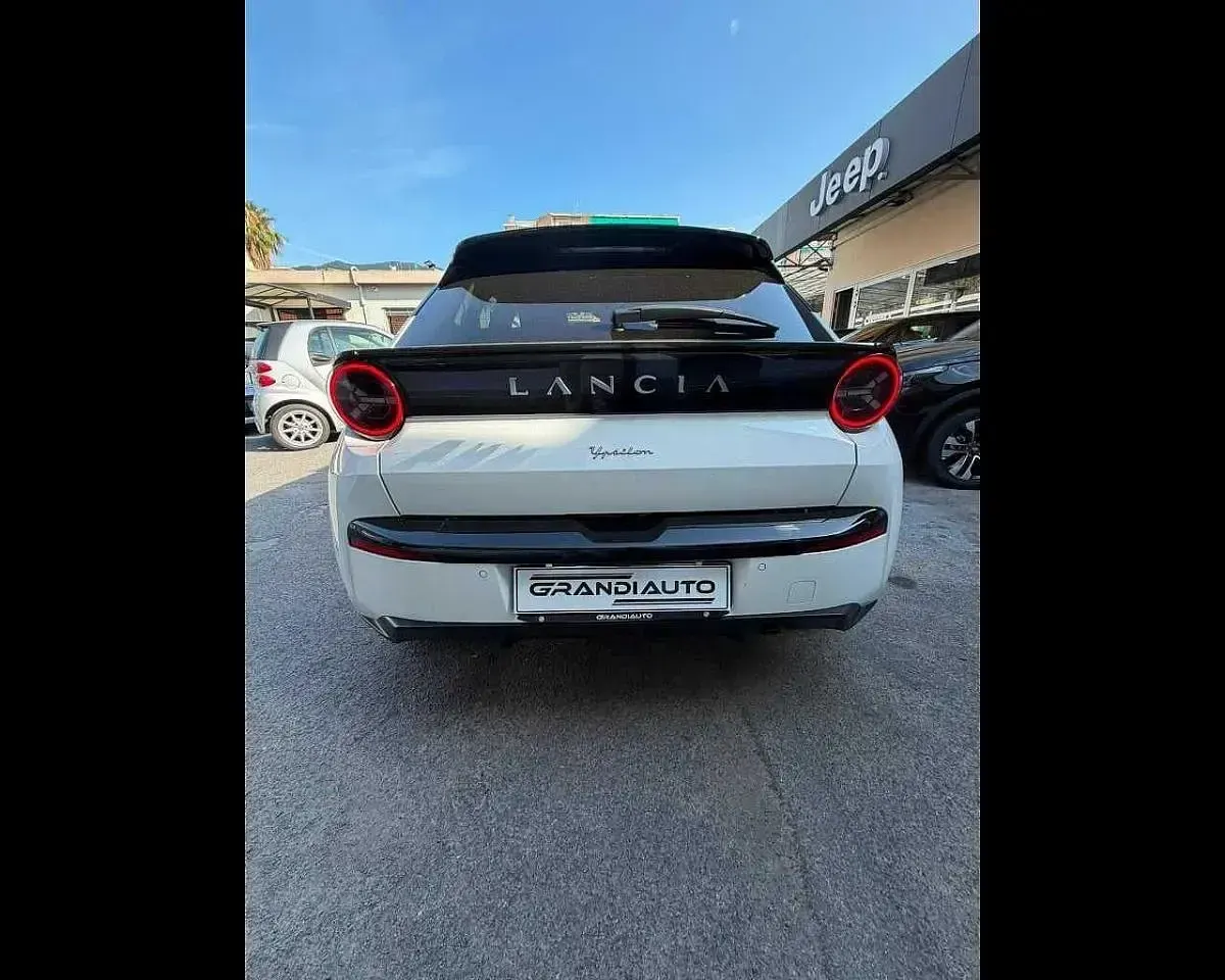 Usata Lancia Ypsilon 110 CV (80 kW) 2025 Bianco Utilitaria