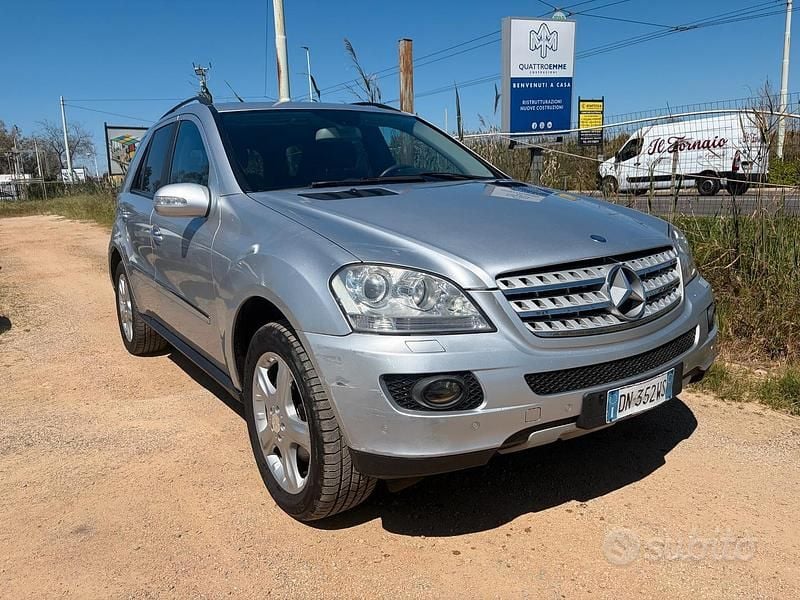 Usata Mercedes ML320 224 CV (164 kW) 2008 Grigio SUV