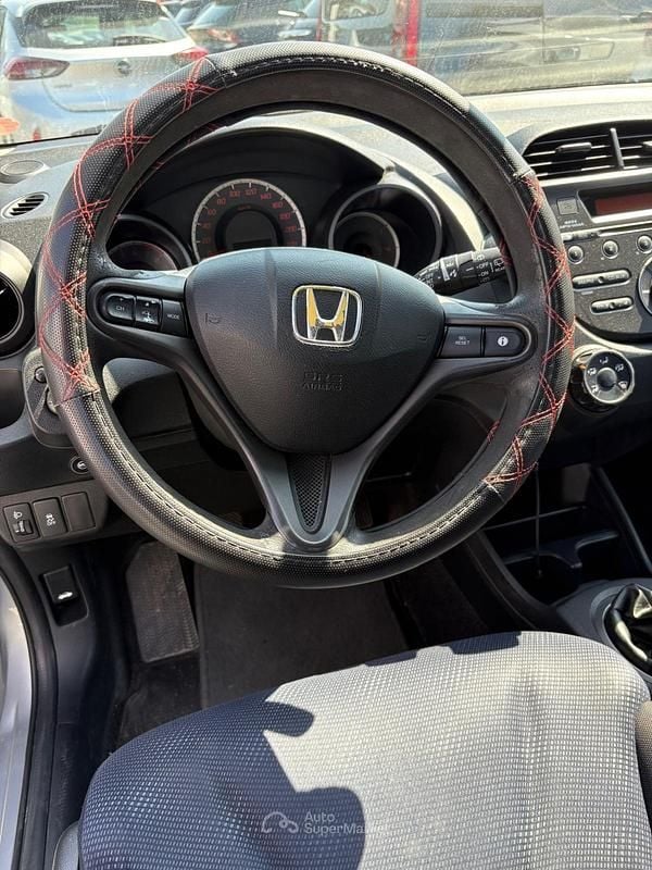 Usata Honda Jazz Trend 99 CV (72 kW) 2011 Gray Utilitaria