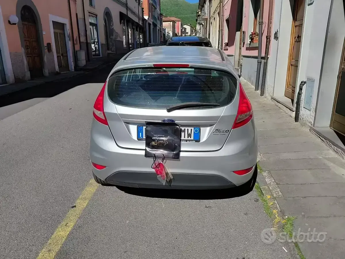 Usata Ford Fiesta 82 CV (60 kW) 2009 Grigio Berlina