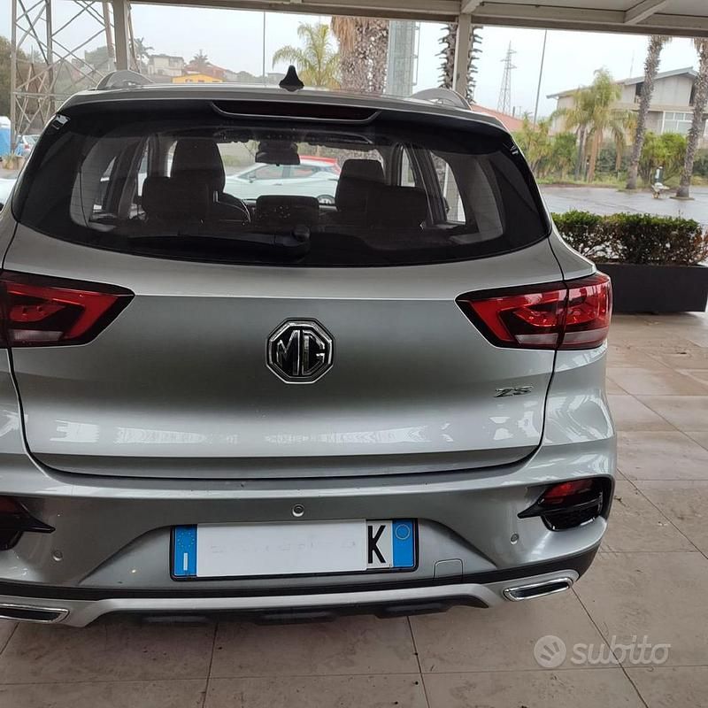 Usata MG ZS Luxury 106 CV (77 kW) 2023 Grigio SUV
