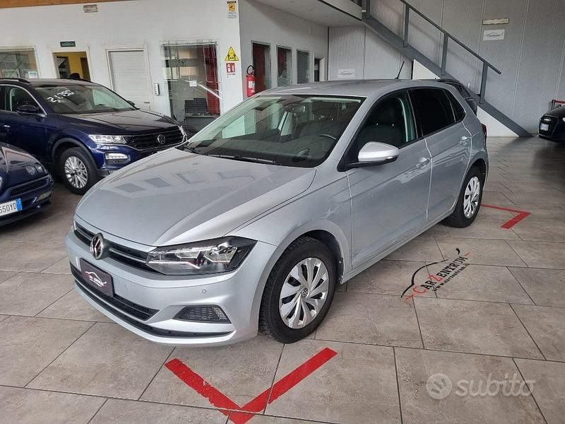 Grigio Usata 2019 VW Polo Comfortline Tre volumi | 13.790 € (Buon prezzo) - Immagine 1/4