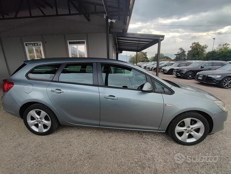 Usata Opel Astra Cosmo 115 CV (84 kW) 2011 Grigio Station wagon