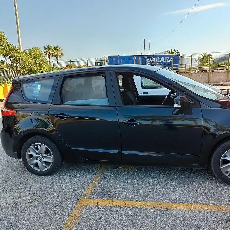 Usata Renault Grand Scénic III 110 CV (80 kW) 2011 Nero Monovolume