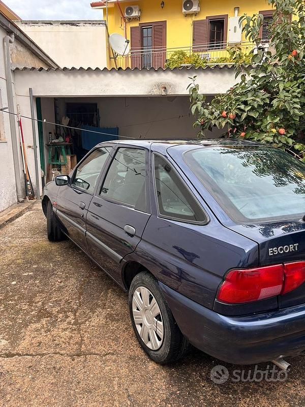 Usata Ford Escort Ghia 90 CV (66 kW) 1997 Berlina