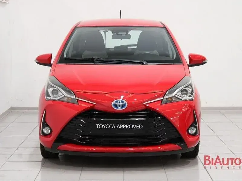 Usata Toyota Yaris Hybrid Active 100 CV (73 kW) 2019 Rosso Berlina