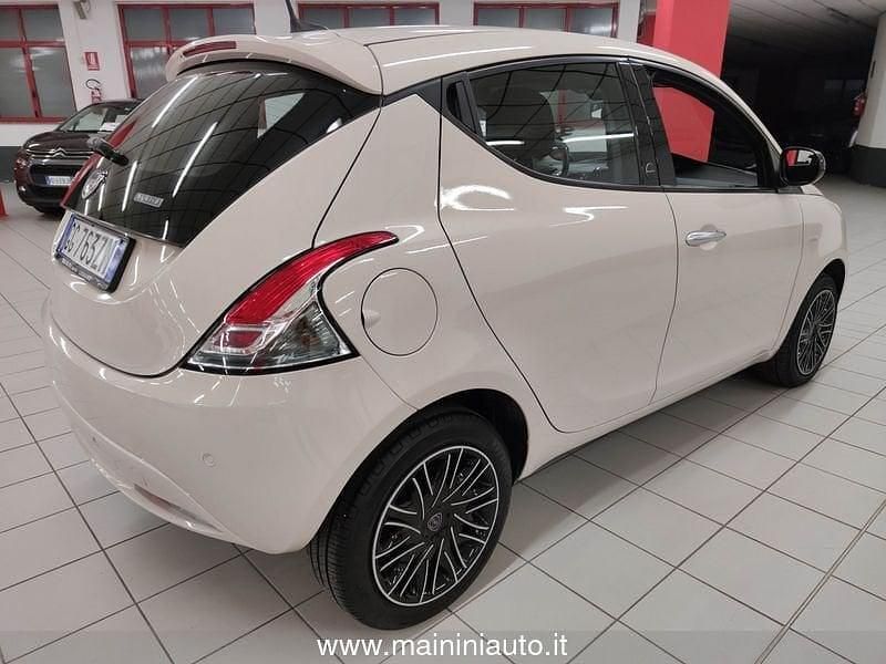 Usata Lancia Ypsilon Gold 69 CV (50 kW) 2021 Beige Utilitaria
