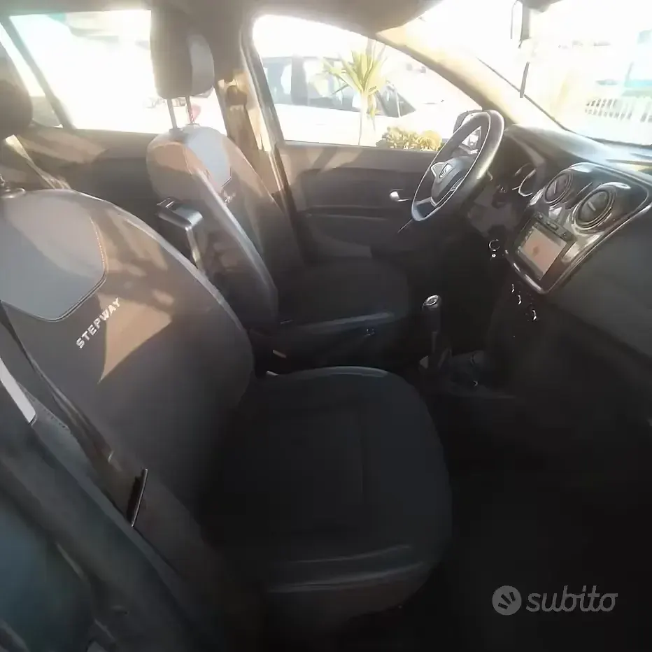 Usata Dacia Sandero Stepway 90 CV (66 kW) 2017 Grigio Berlina