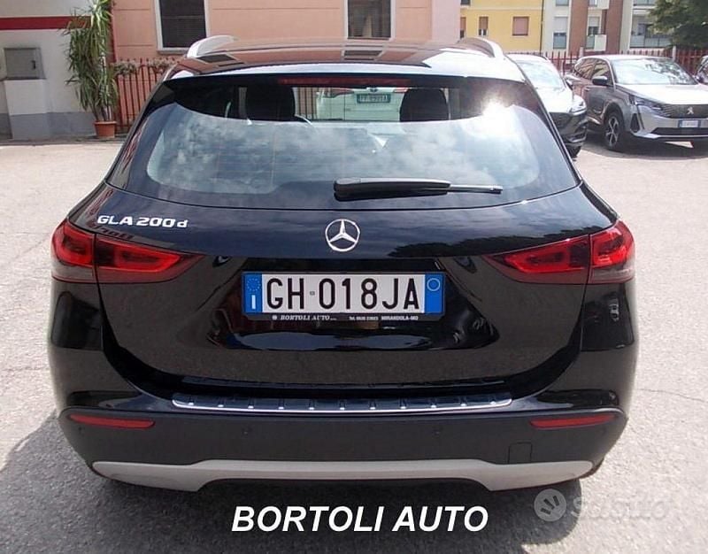 Usata Mercedes GLA200 Business 150 CV (110 kW) 2021 Nero SUV