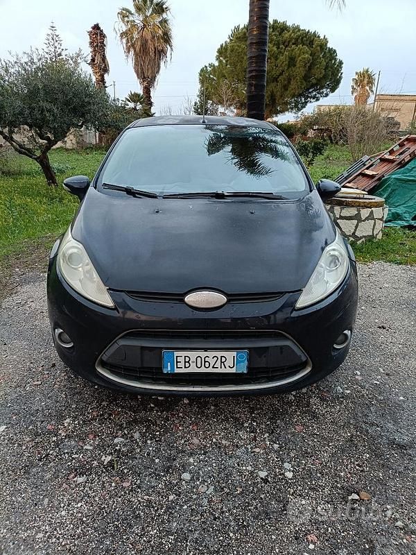 Usata Ford Fiesta 68 CV (50 kW) 2010 Nero Berlina