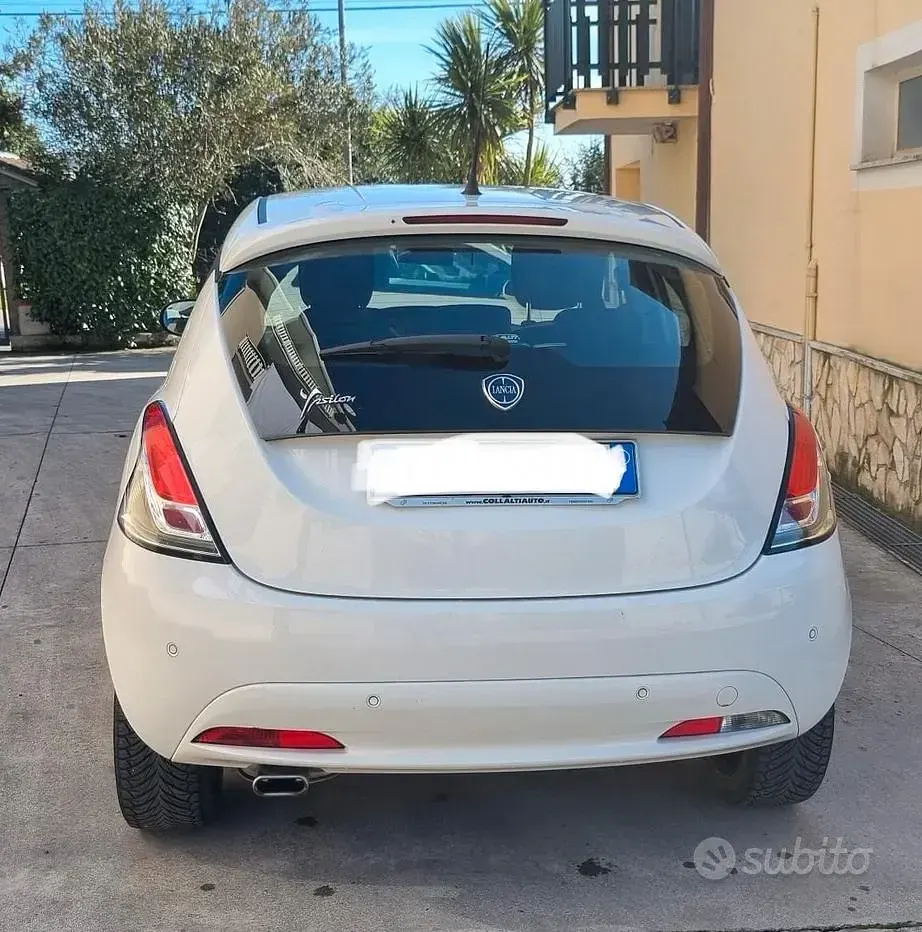 Usata Lancia Ypsilon 95 CV (69 kW) 2016 Utilitaria