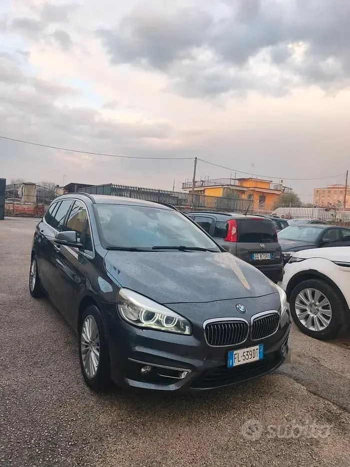 Usado BMW 218 Luxury Line 150 HP (110 kW) 2017 Cinzento Carrinha