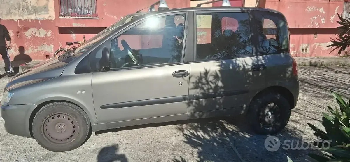 Usata Fiat Multipla 120 CV (88 kW) 2007 Grigio Monovolume