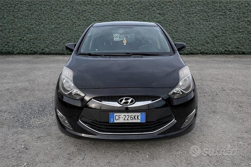 Usata Hyundai ix20 Comfort 90 CV (66 kW) 2016 Nero Utilitaria