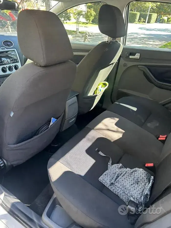 Usata Ford Focus 90 CV (66 kW) 2007 Grigio Berlina