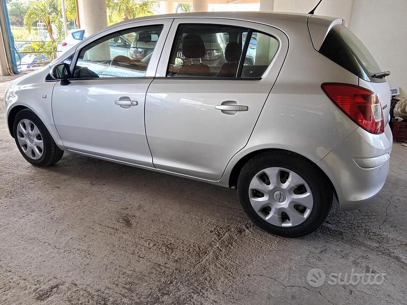 Usata Opel Corsa Cosmo 85 CV (62 kW) 2010 Grigio Utilitaria