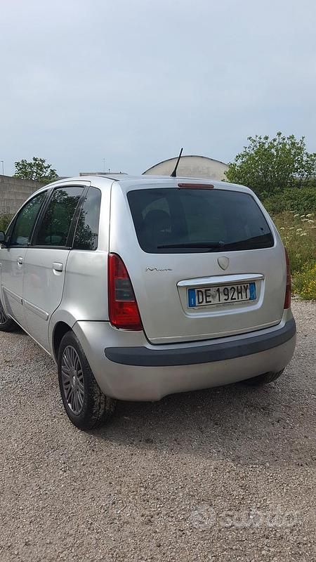 Usata Lancia Musa 70 CV (51 kW) 2006 Grigio Monovolume