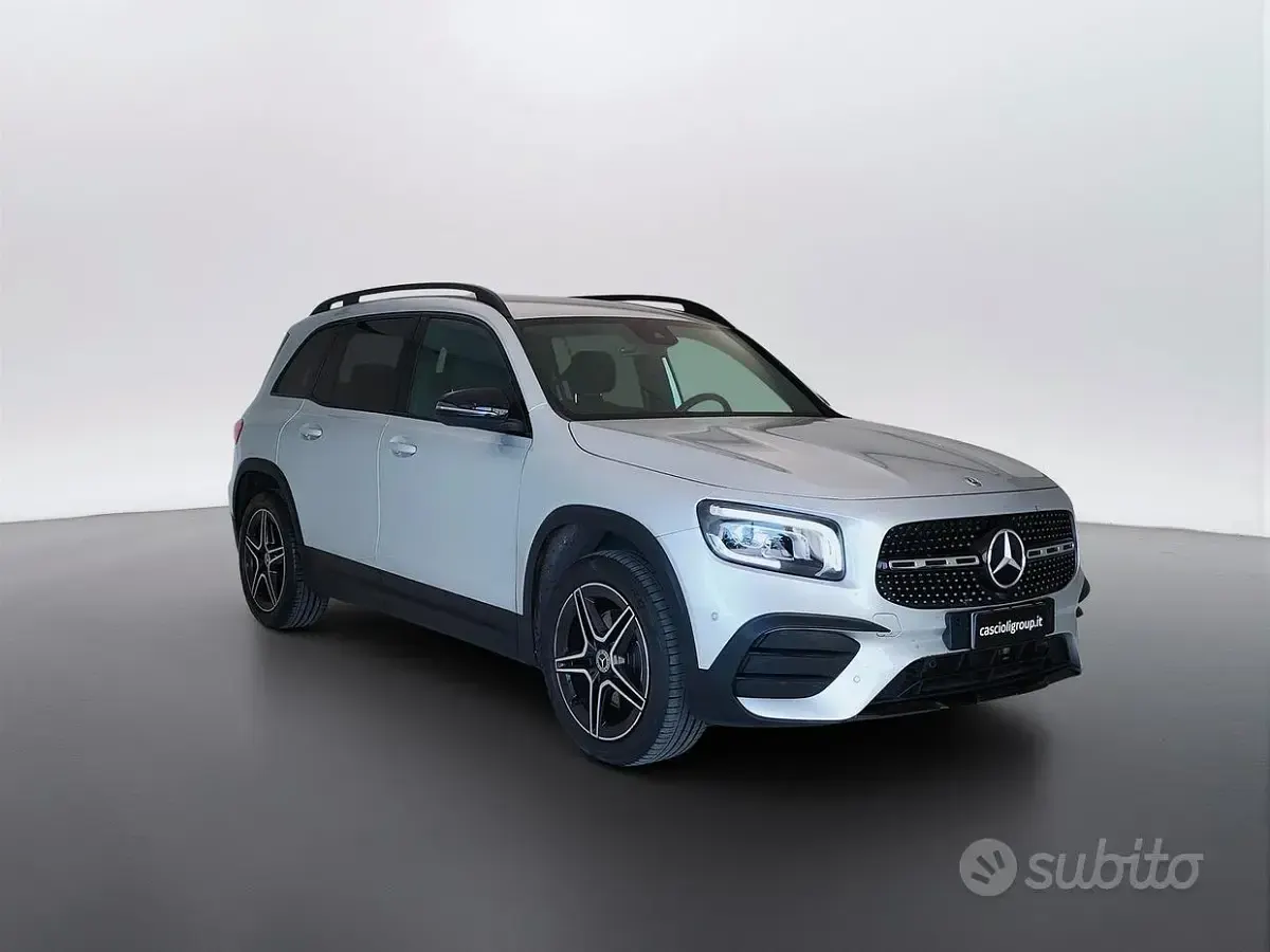 Usata Mercedes GLB200 Premium 150 CV (110 kW) 2022 Argento iridio metallizzato SUV