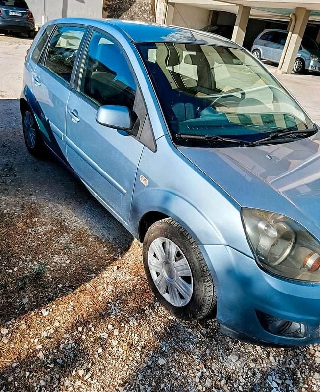 Usata Ford Fiesta Ghia 68 CV (50 kW) 2007 Grigio Utilitaria