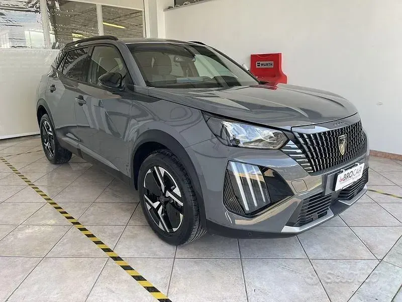 Usata Peugeot 2008 Allure 102 CV (75 kW) 2024 Grigio SUV