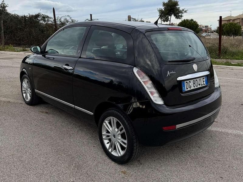 Usata Lancia Ypsilon 95 CV (69 kW) 2007 Nero Utilitaria